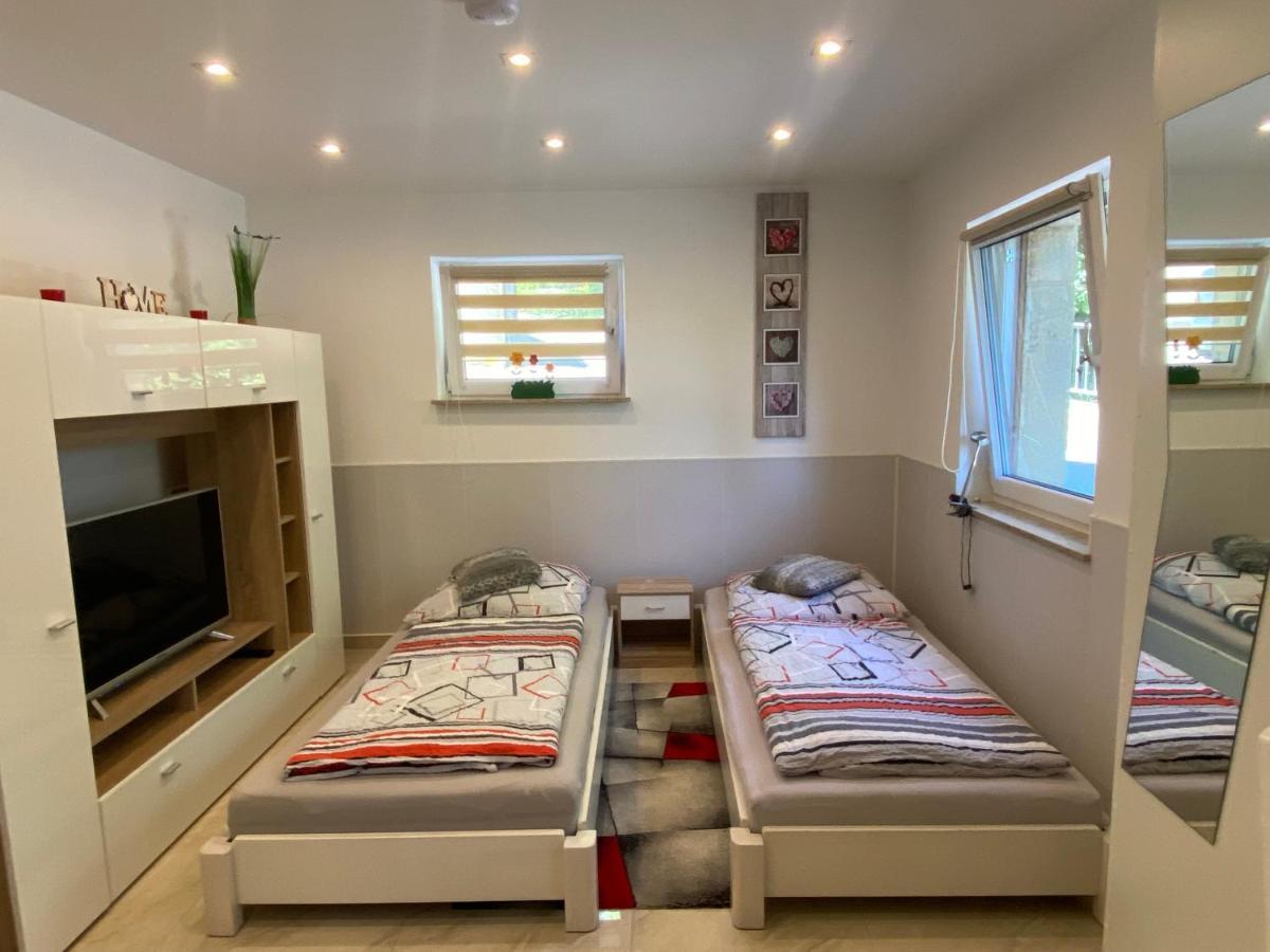 1 Zi. Apartment Naehe Flughafen/Messe Stuttgart 24H Waldenbuch Eksteriør billede